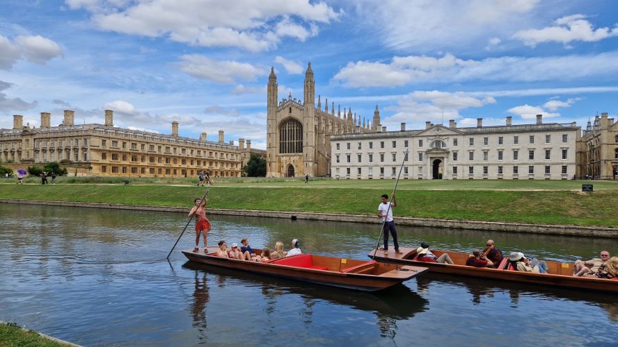 punts on the river Cam with King's College Cambridge in the backgroung