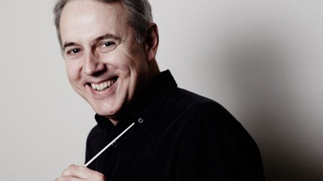 Conductor Richard Farnes