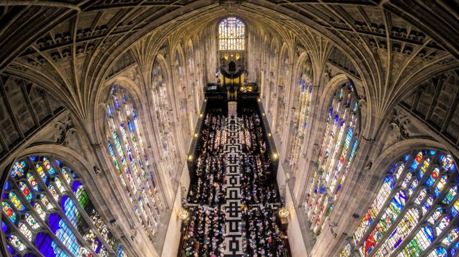 a bird's eye view of an audience in a chapel