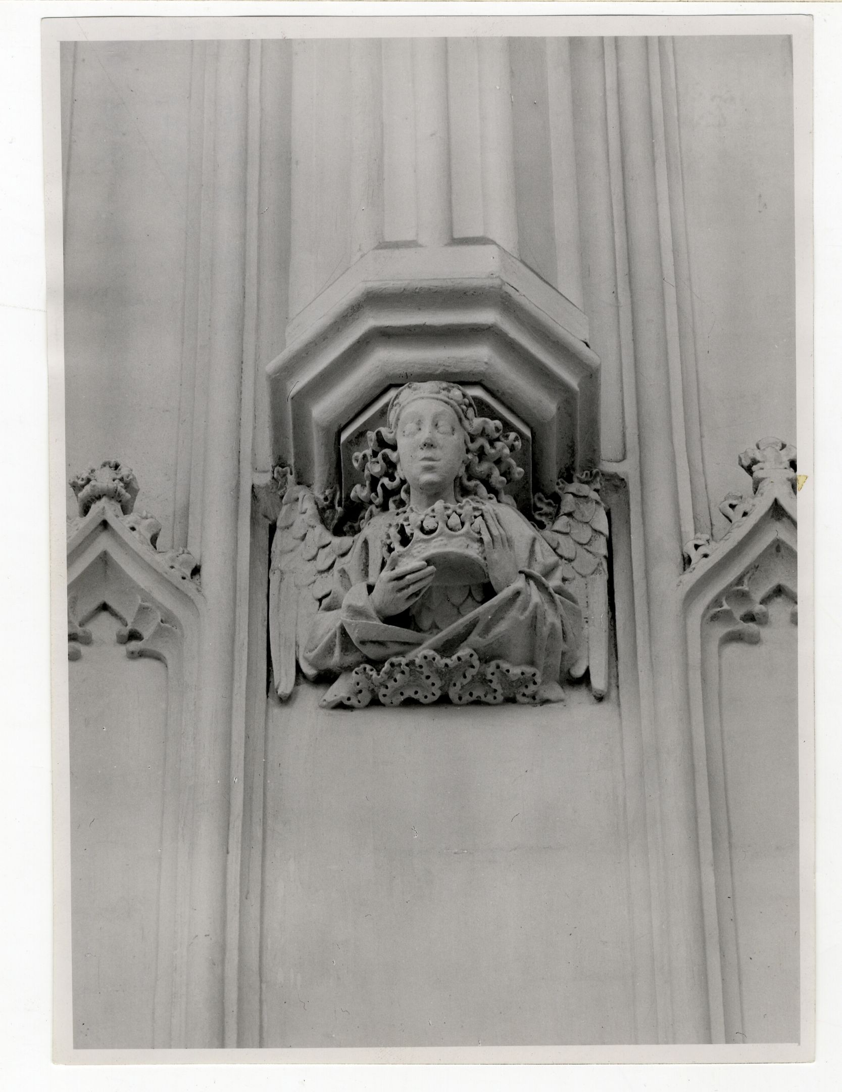 Eastern corbel angel on the south. [Coll-Ph-883]