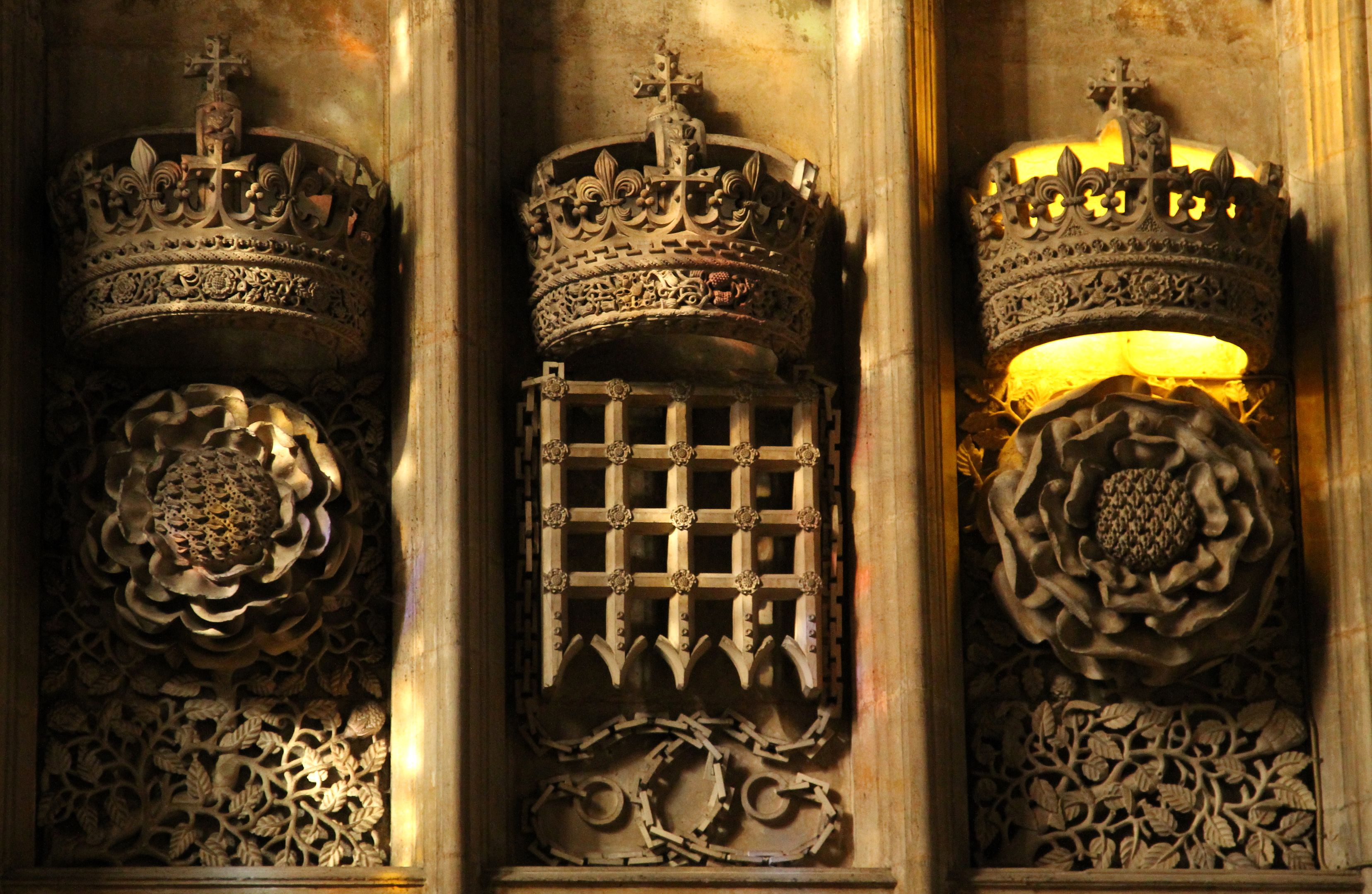 Heraldic carving in the antechapel. Photograph: Mike Dixon © Mike Dixon 2011 King’s College, Cambridge [CMR/250, IMG_5762]