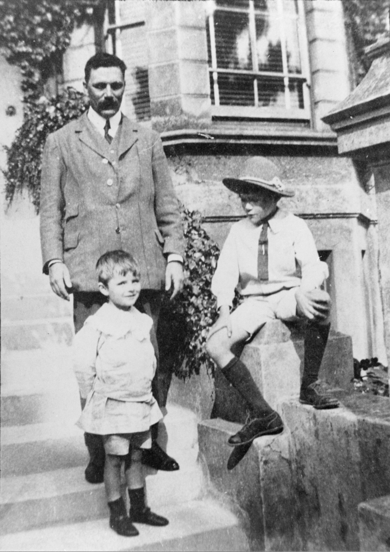 Alan and his brother John, with their father Julius during a holiday. [AMT/K/7/27]