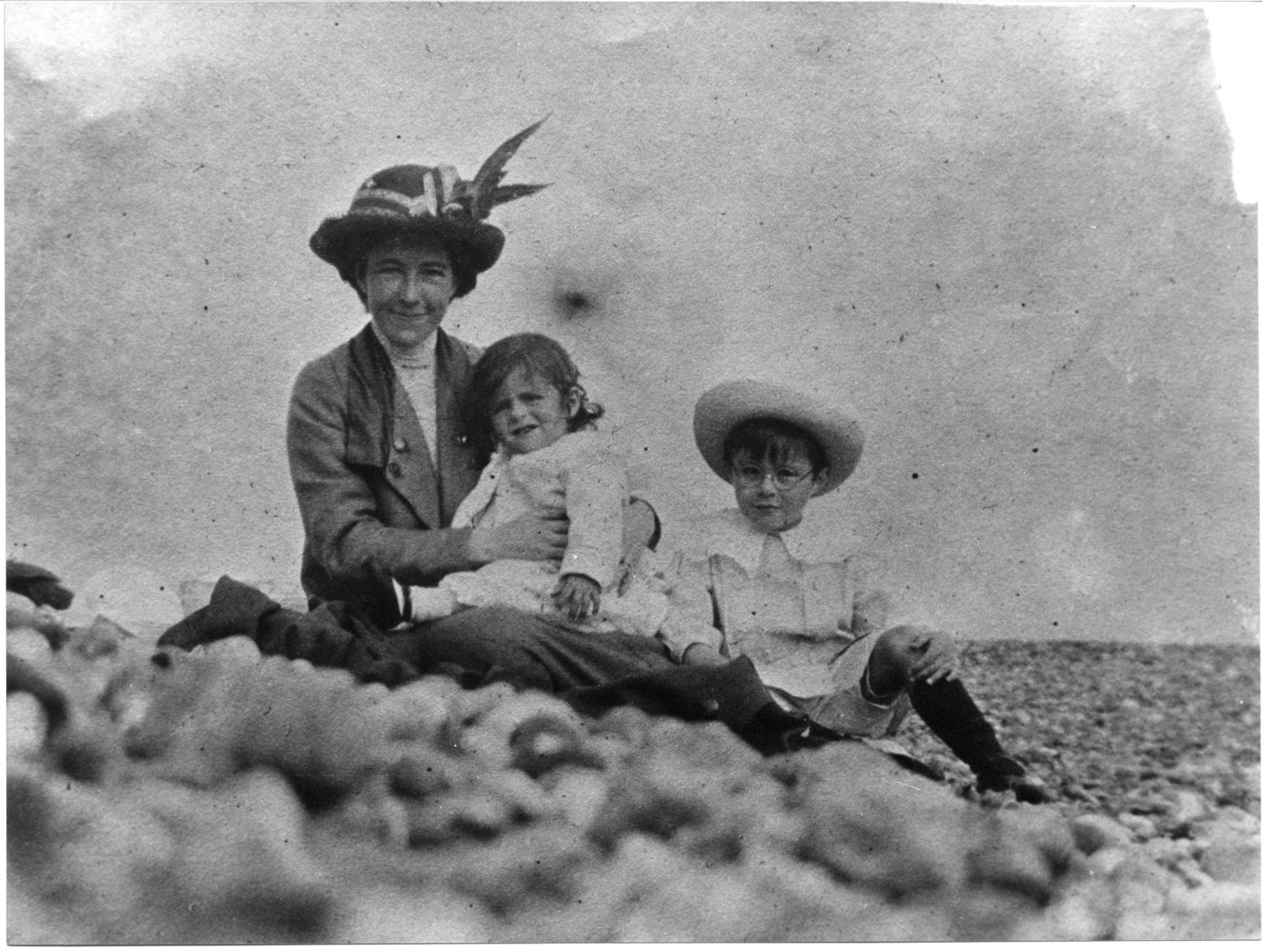 Alan and his brother John, with their mother Sara during a seaside holiday. [AMT/K/7/29]